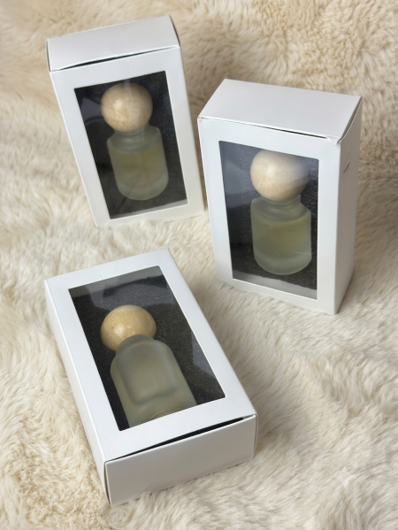 توزيعة عطر مع تغليف بعلبة كرتون
